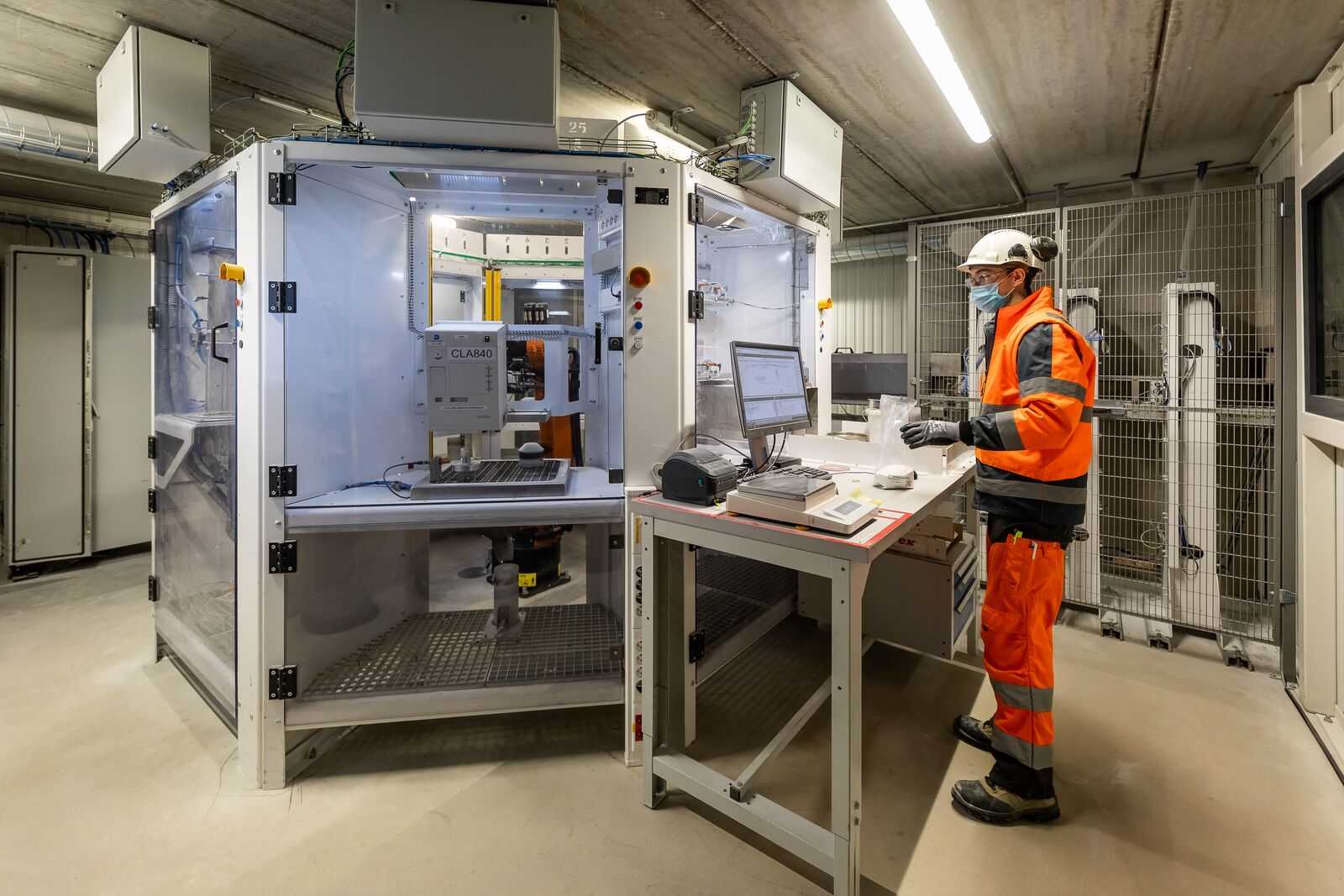 https://sibelco.getbynder.com/m/d4fa76c1517b791/large-Sibelco-Dessel-corporate-20210222-hr-184.jpg