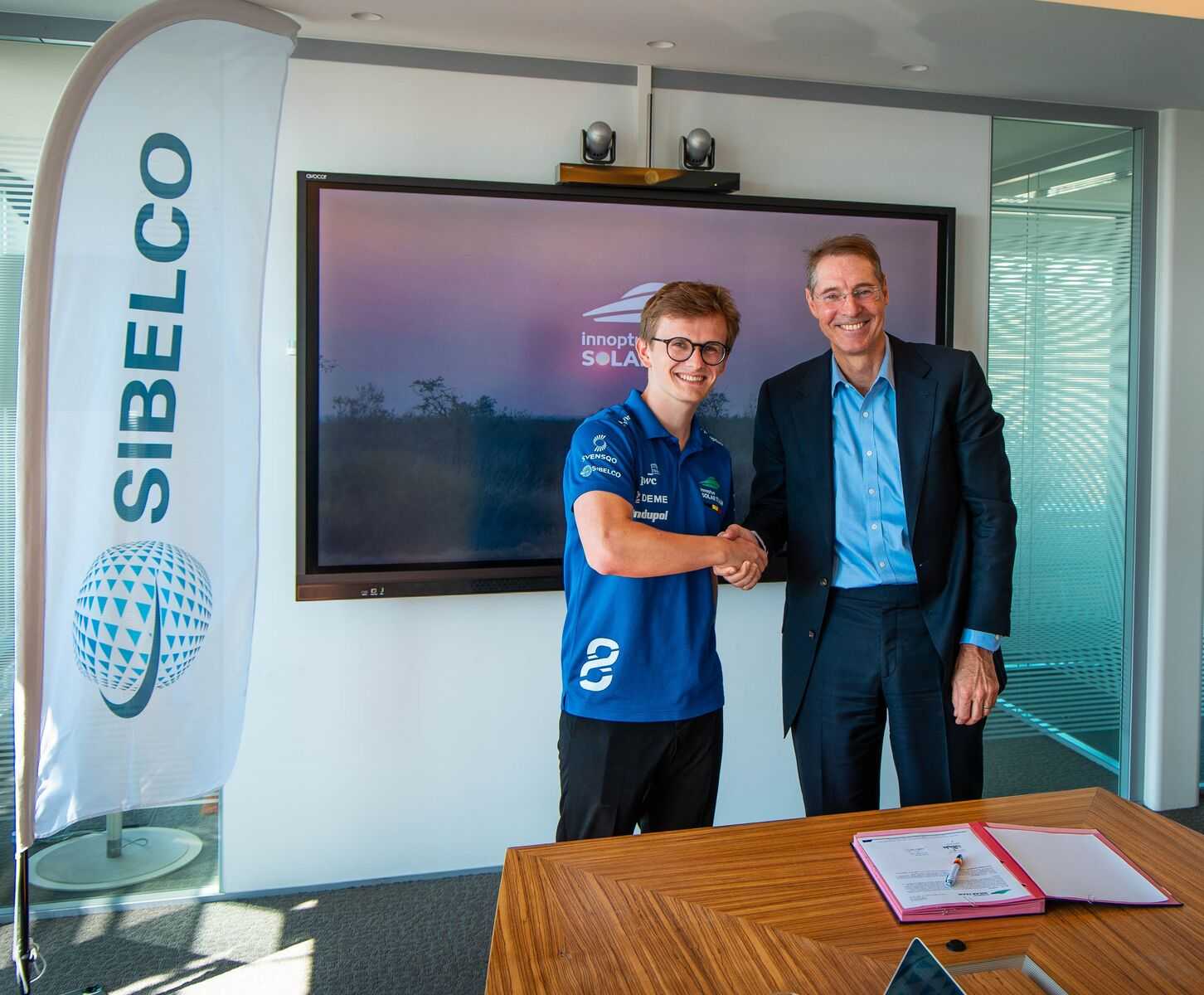 Left: Wout Rubbrecht, Solar Team Manager – Right: Hilmar Rode, CEO Sibelco