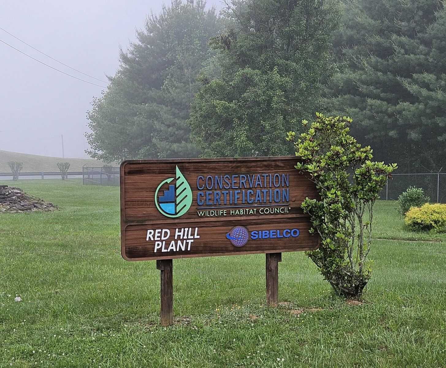 https://sibelco.getbynder.com/m/c505d92153387bb/large-red-hill-conservation-certification-signage.jpg